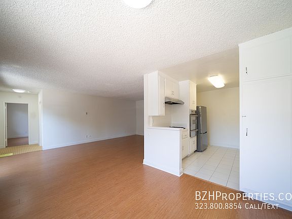 5th image of 956 N Croft Ave #104