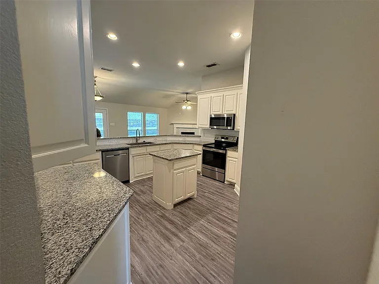 7341 Chambers Ln — Photo 7
