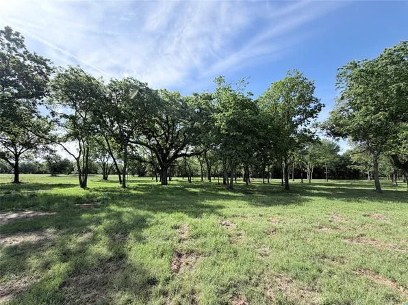 8 Lakewood Dr, Whitney, TX 76692