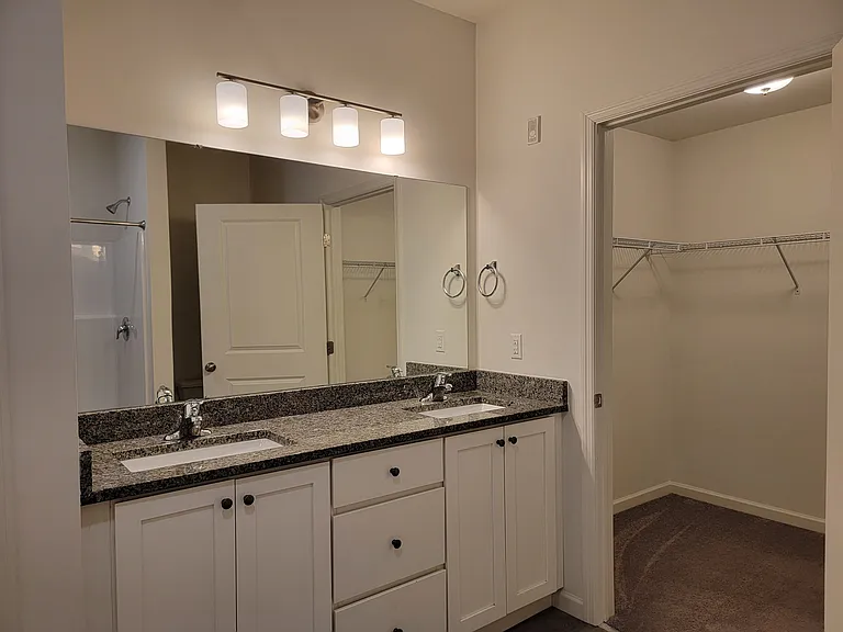 4601 Commerce St #301 — Photo 17