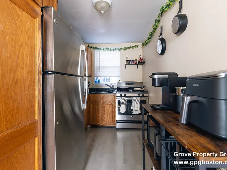 218 W 8th St #2 — Photo 5