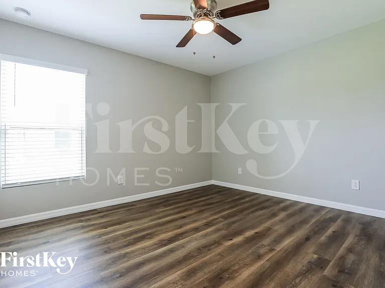 1235 Desmond St — Photo 11