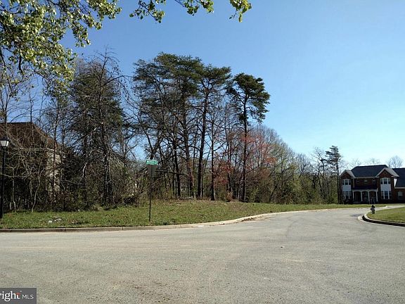 3rd image of 703 Moyer Ct
