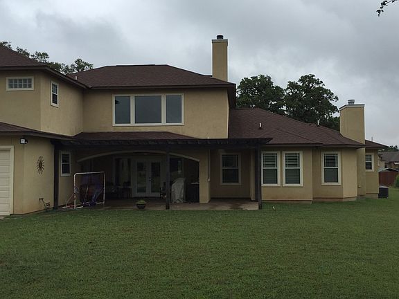 3rd image of 692 Cambridge Dr