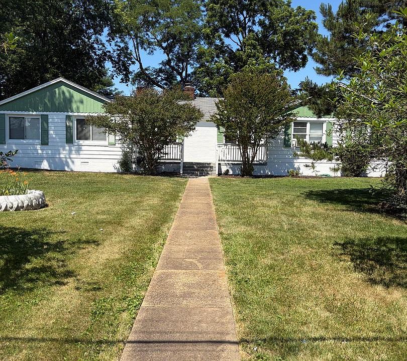 1st image of 109 Washington St NE