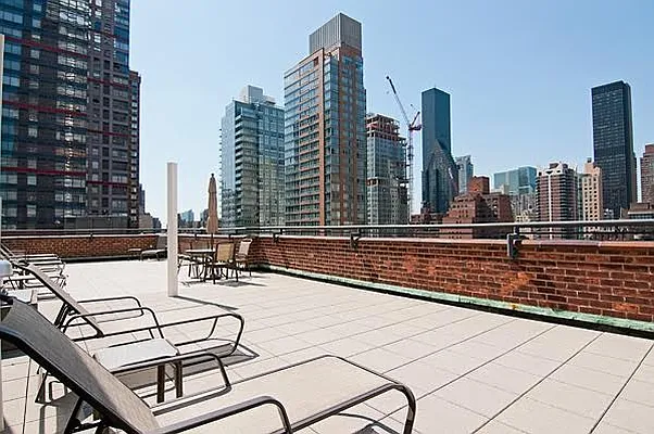 Sold by Manhattan Boutique Real Estate | media 23