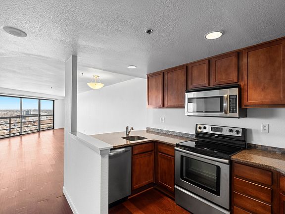 3rd image of 100 Park Ave W APT 2004