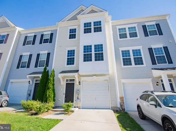 38 Landis Ct, Falling Waters, WV 25419