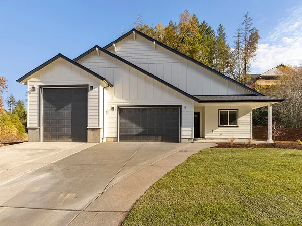 1291 Golf Club Dr, Cave Junction, OR 97523