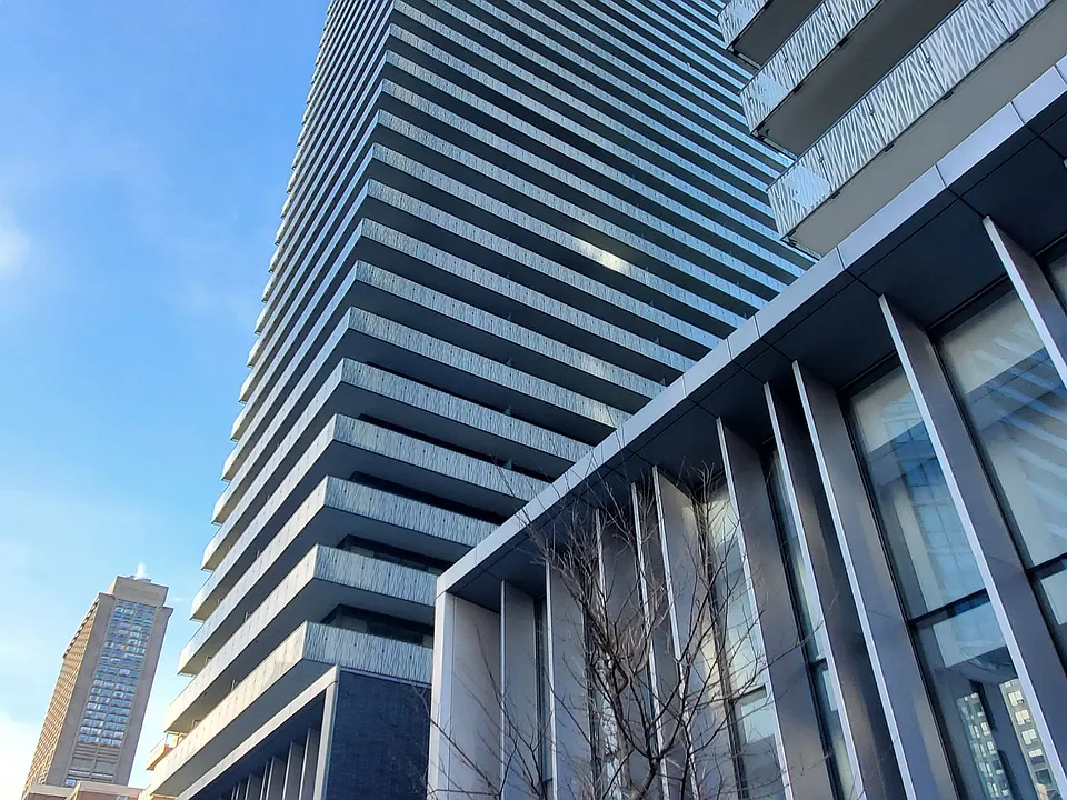 42 Charles St E #3401