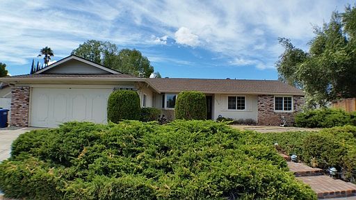 2nd image of 1916 Oakridge Ln