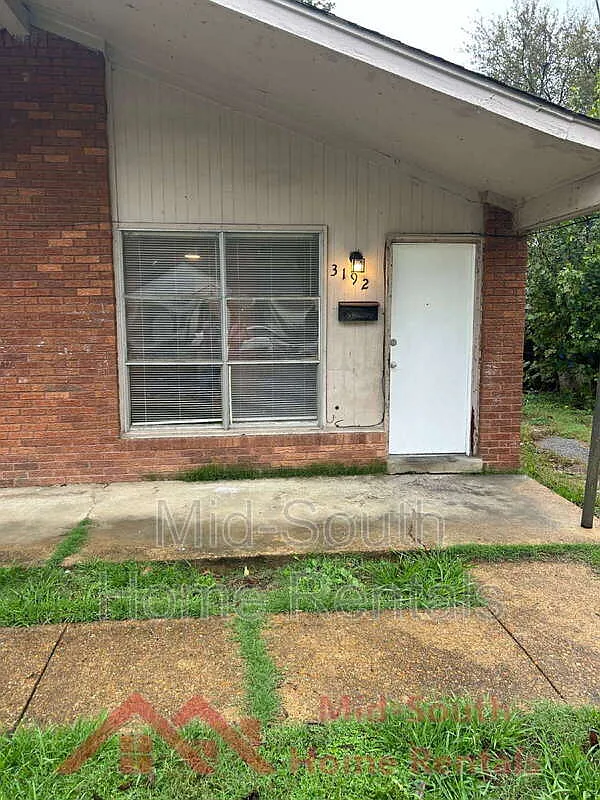 2 bed, 1.0 bath, 856 sqft, $850 — Photo 1