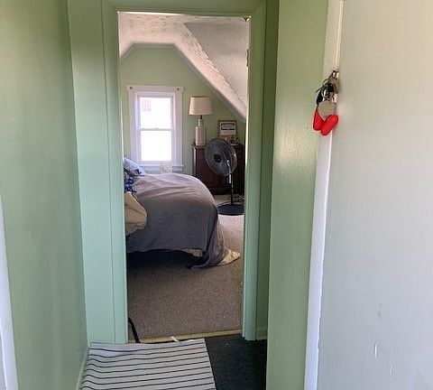 3rd image of 99 Grosvenor St APT 3