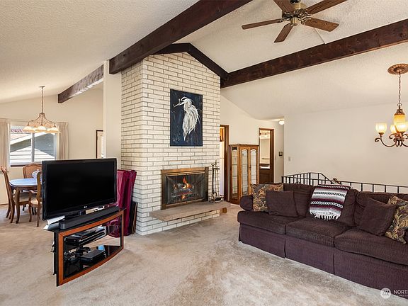 4th image of 18552 Fremont Avenue N