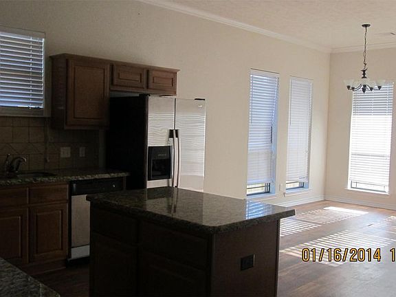 3rd image of 1008 Emerald Dove Ave