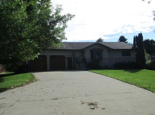 4006 Golf Course Rd, Watertown, SD 57201