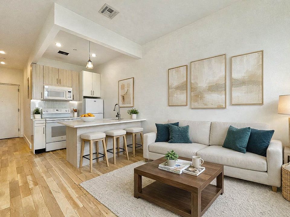 1st image of 818 Lexington Ave APT 3A