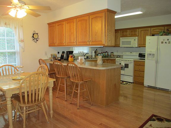 3rd image of 108 Cecilia Lane