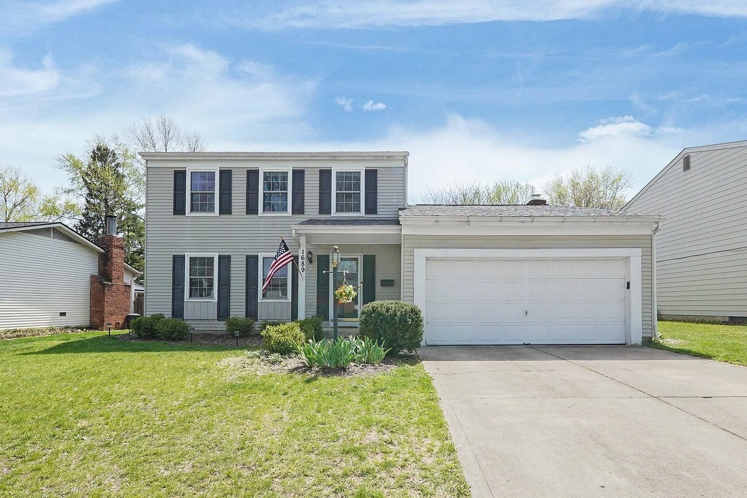 1689 Peardale Rd N photo 1