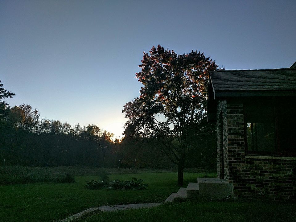 2nd image of 8928 Lake Dr NE