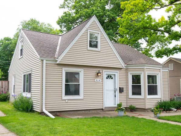 919 South 104th STREET, West Allis, WI 53214