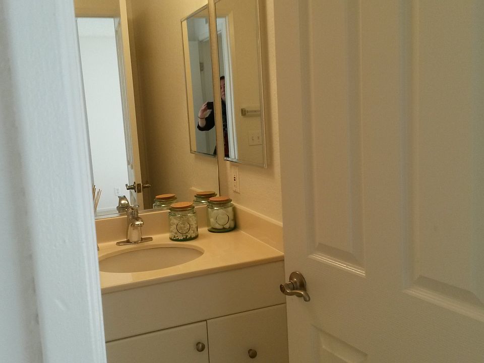2nd image of 615 Hayes