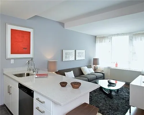 Rented by R New York | media 32