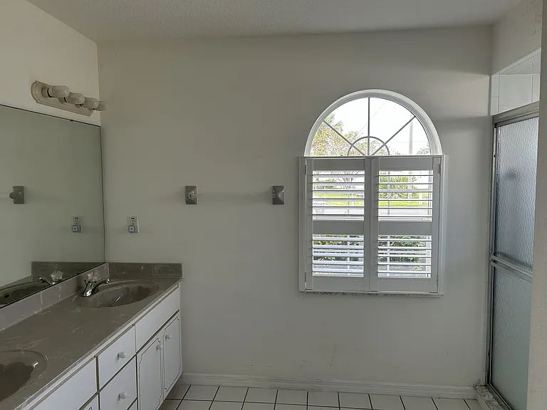 2 Lamar Ln — Photo 5