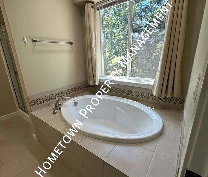 4241 Dudley Dr NE — Photo 24