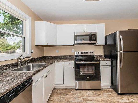 5th image of 124 N Walnut St