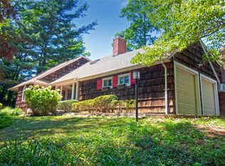 21 Caleb Brewster Rd, East Setauket, NY 11733