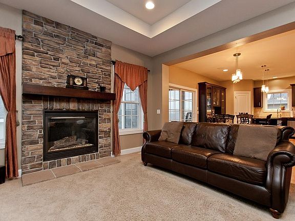4th image of 850 White Pine Cir
