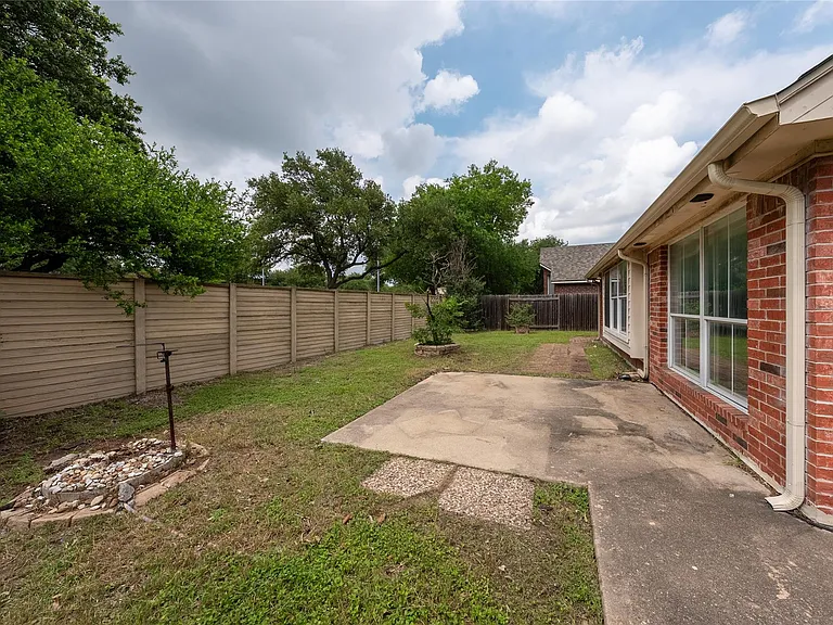 1853 Dapplegrey Ln — Photo 23