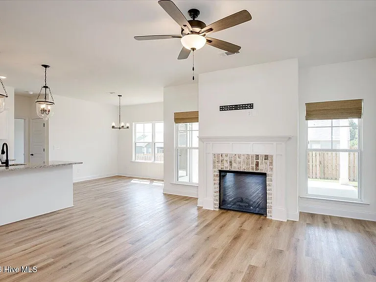 814 Sweetgrass Cir — Photo 3