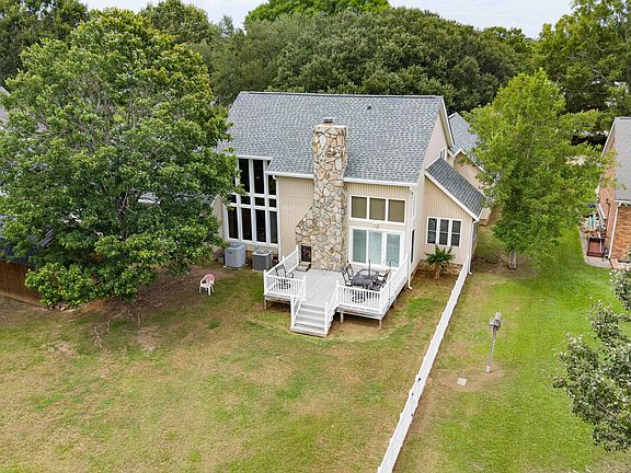 4th image of 1120 Waters Edge Dr