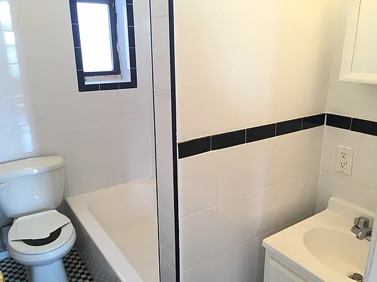 Rented by Royal Living | media 12