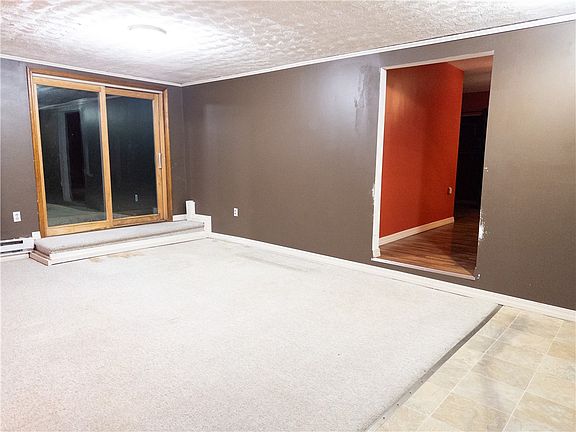 4th image of 418 W Lake Ter