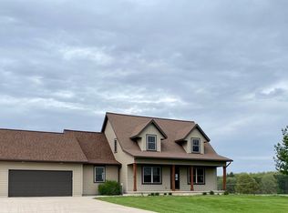 W594 Maug Rd, Ripon, WI 54971