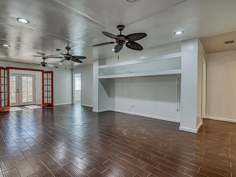 8613 Kingsway Dr — Photo 6