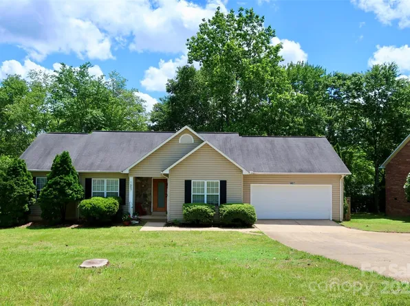 1657 6th St SE, Hickory, NC 28602