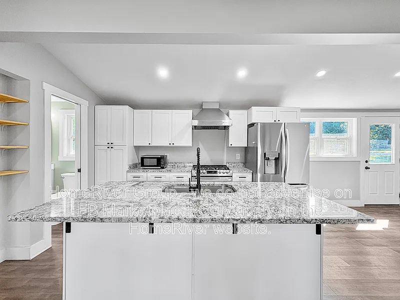 3 bed, 2.0 bath, 1108 sqft, $1,450 — Photo 2