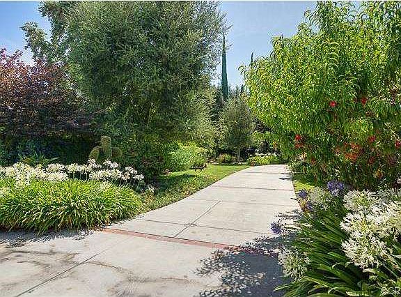 3rd image of 1417 Highland Oaks Dr