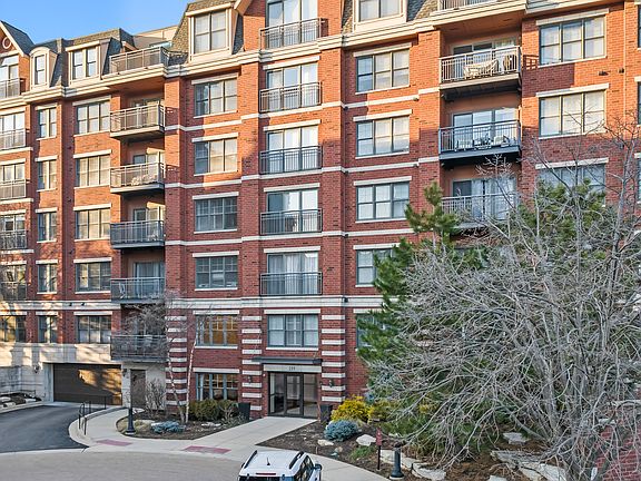 2nd image of 255 E Liberty Dr #6042