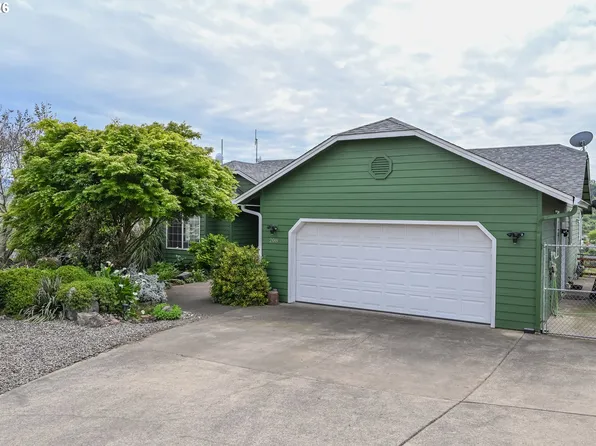 208 Jamie Loop, Roseburg, OR 97471
