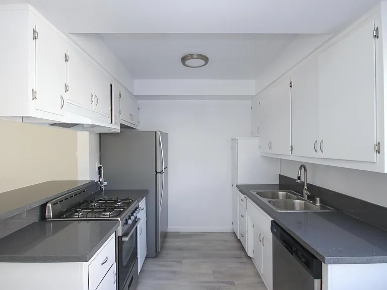 2505 W Grand Ave #B — Photo 8