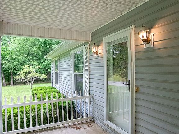 5th image of 501 Bluff View Dr