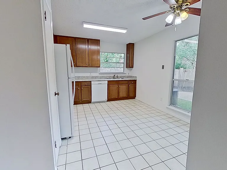 1615 Seminole Rd — Photo 8