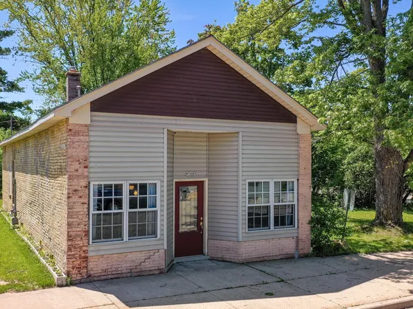 W5643 Main St, Nichols, WI 54152