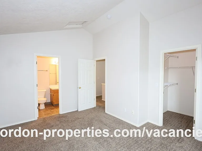 16913 NE Halsey St — Photo 31