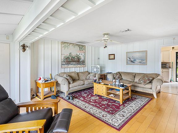 5th image of 3740 NE 6th Ave